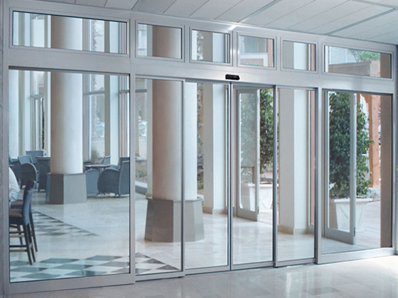 Conjunto autom&aacute;tico de porta deslizante